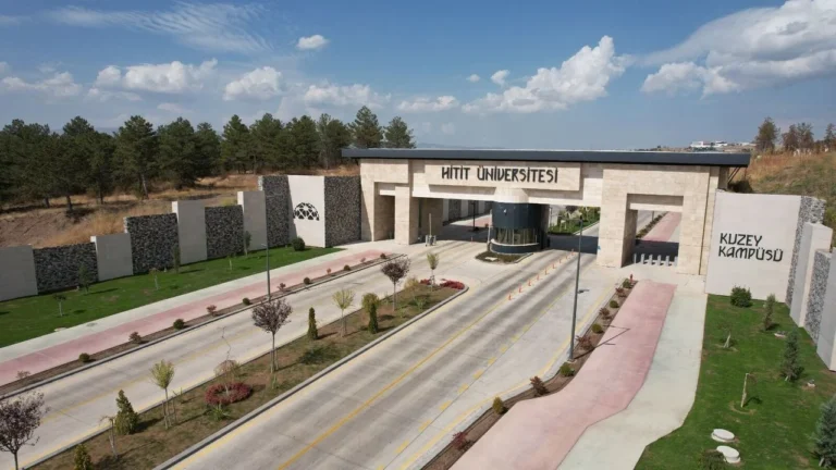 Hitit Üniversitesi 2025 YKS Ön Lisans (2 Yıllık) Kontenjan ve Taban Puanları Tablosu